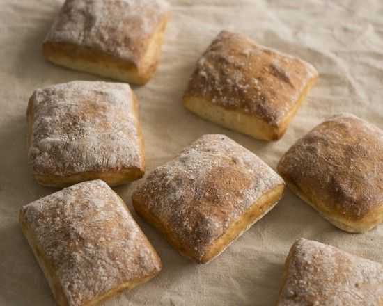 Mini Ciabatta Bread with flour خبز ميني شباتا
