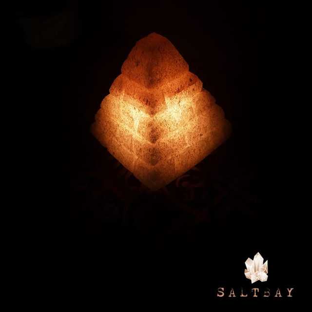 Pyramid Saltlamp