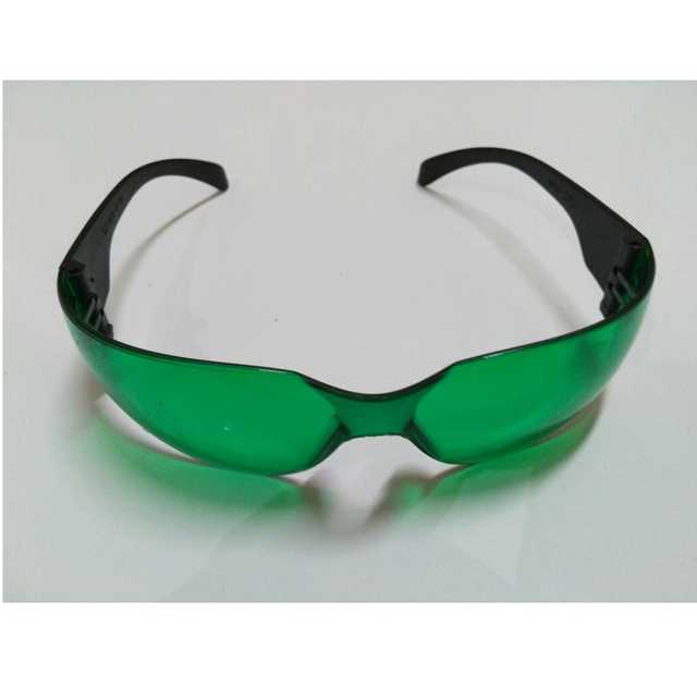 Green glasses - نظارة خضراء